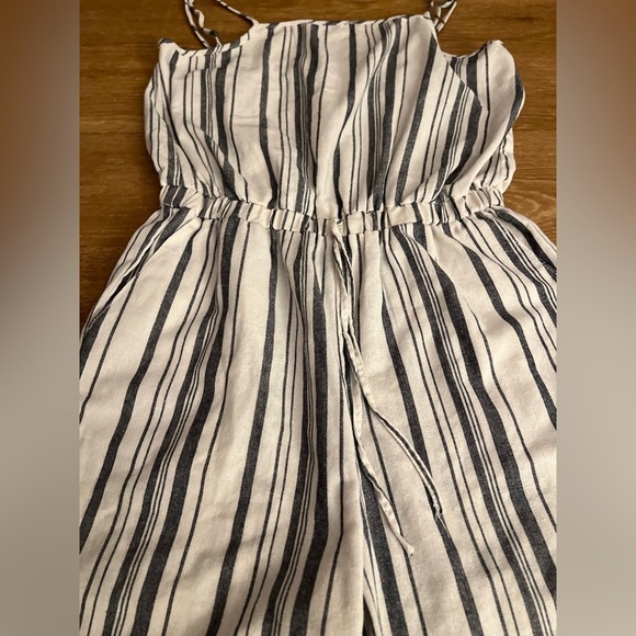 CisonoBlack and White Striped Sleeveless Jumpsuit with Relaxed Fit, size M. - Picture 10 of 13